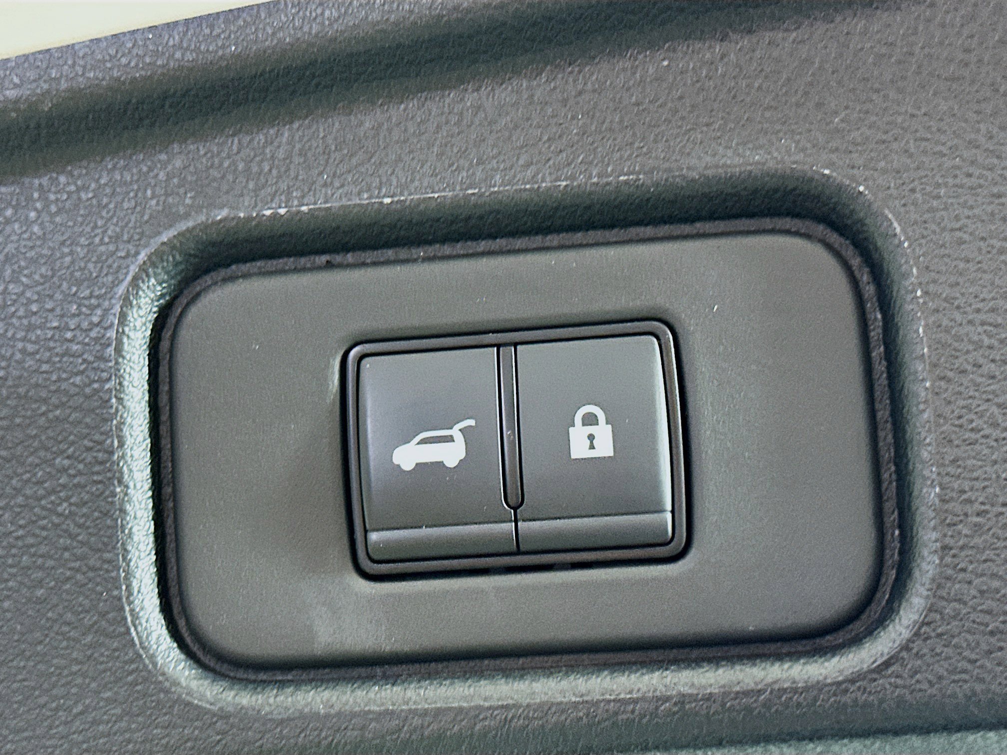 Used 2025 Nissan Pathfinder SV image 30