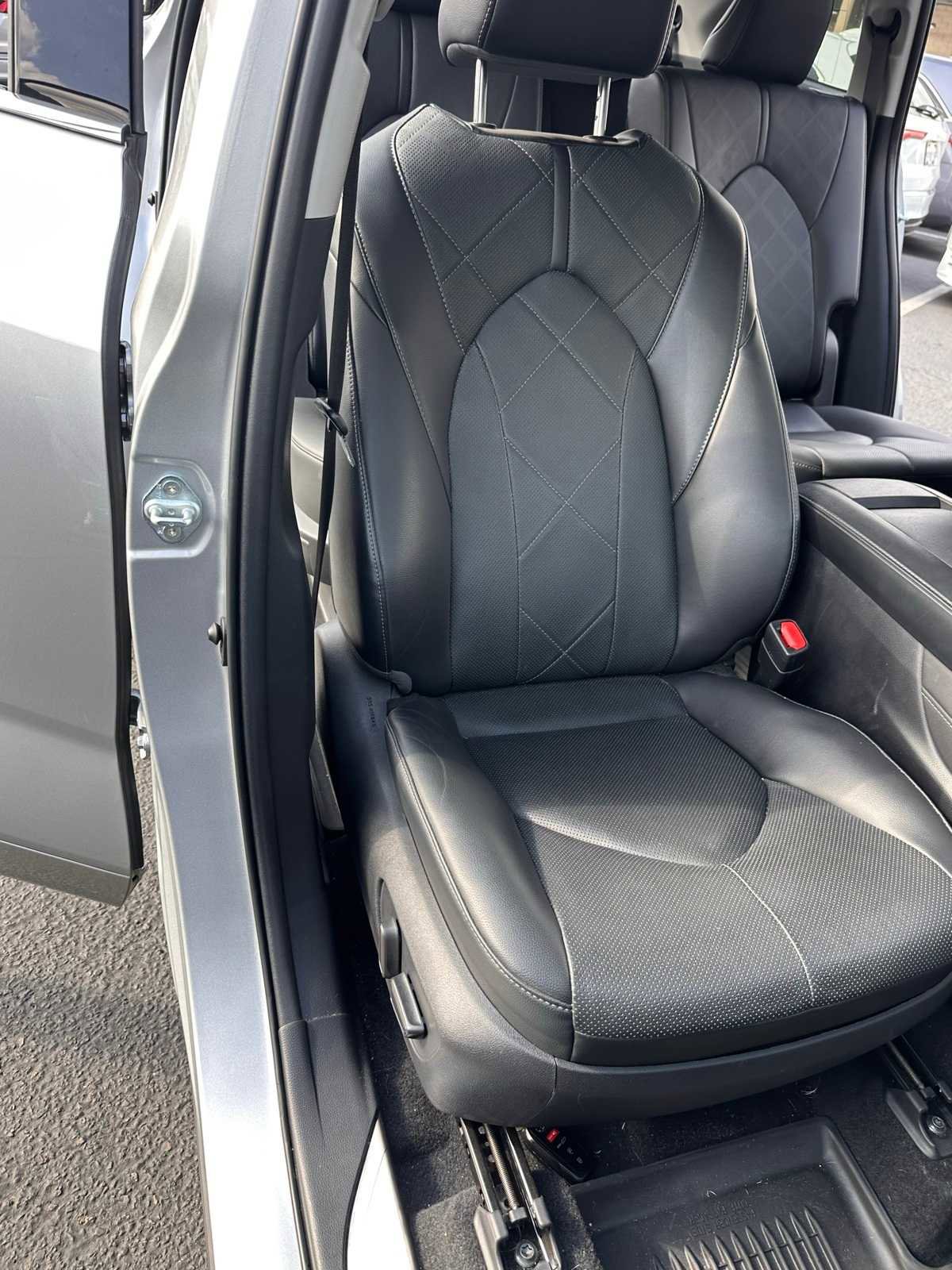 Used 2024 Toyota Highlander Platinum image 14