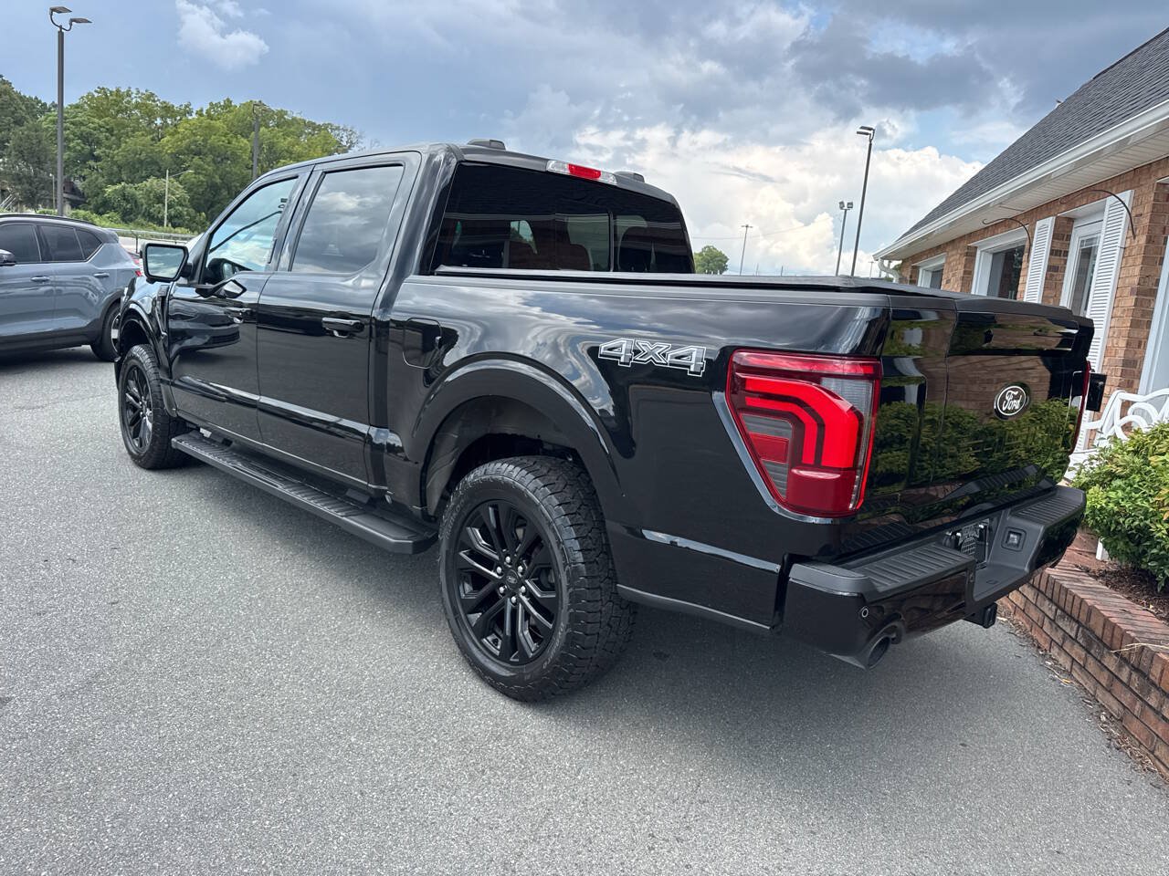 Used 2024 Ford F150 Lariat w/ Equipment Group 502A High AWD/4WD image 17
