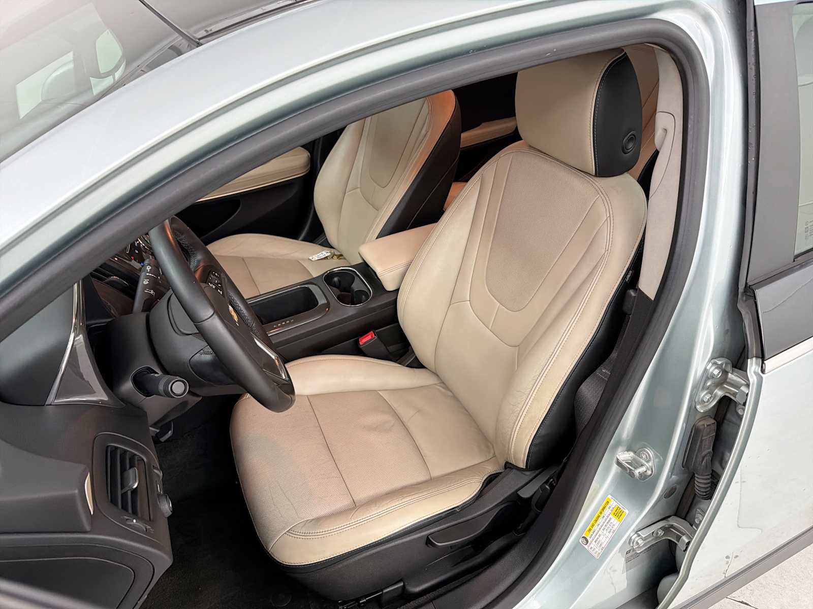 Used 2012 Chevrolet Volt Premium w/ Premium Trim Package FWD image 13
