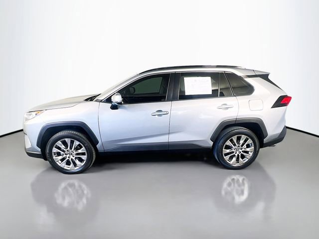 Used 2020 Toyota RAV4 XLE Premium FWD image 5