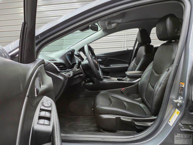 Used 2018 Chevrolet Volt Premier w/ Driver Confidence Package FWD image 13