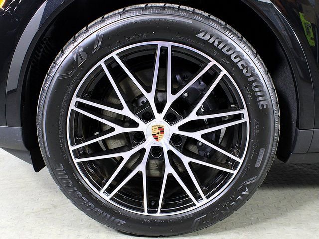 New 2026 Porsche Cayenne Coupe AWD/4WD image 12