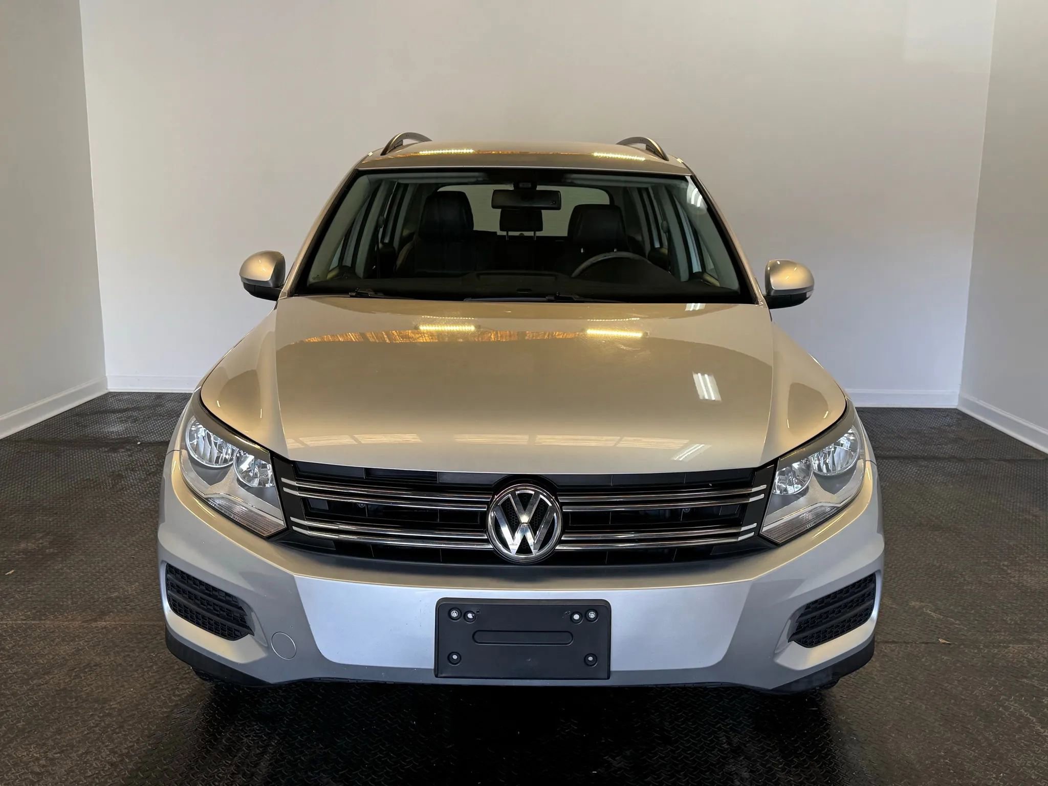 Used 2016 Volkswagen Tiguan S AWD/4WD image 2