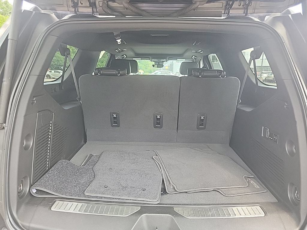 Used 2023 Chevrolet Suburban High Country AWD/4WD image 35