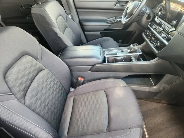 Used 2024 Nissan Pathfinder SV FWD image 14