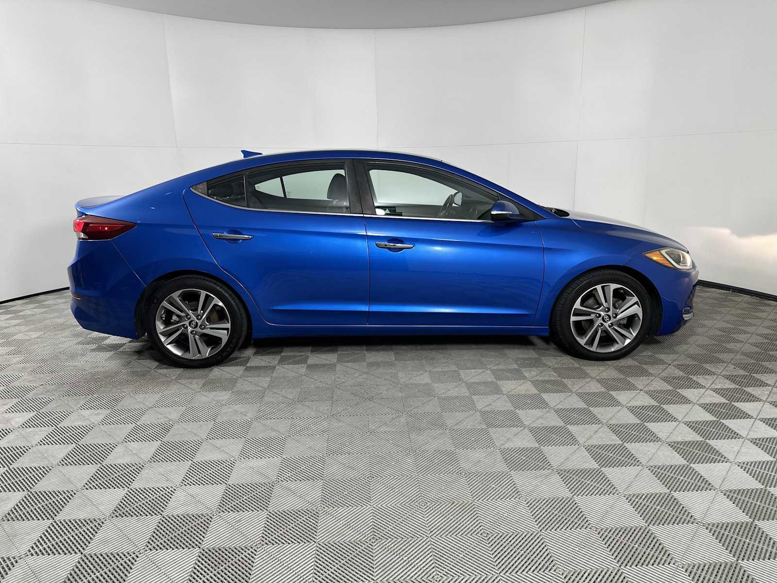 Used 2017 Hyundai Elantra Limited image 9