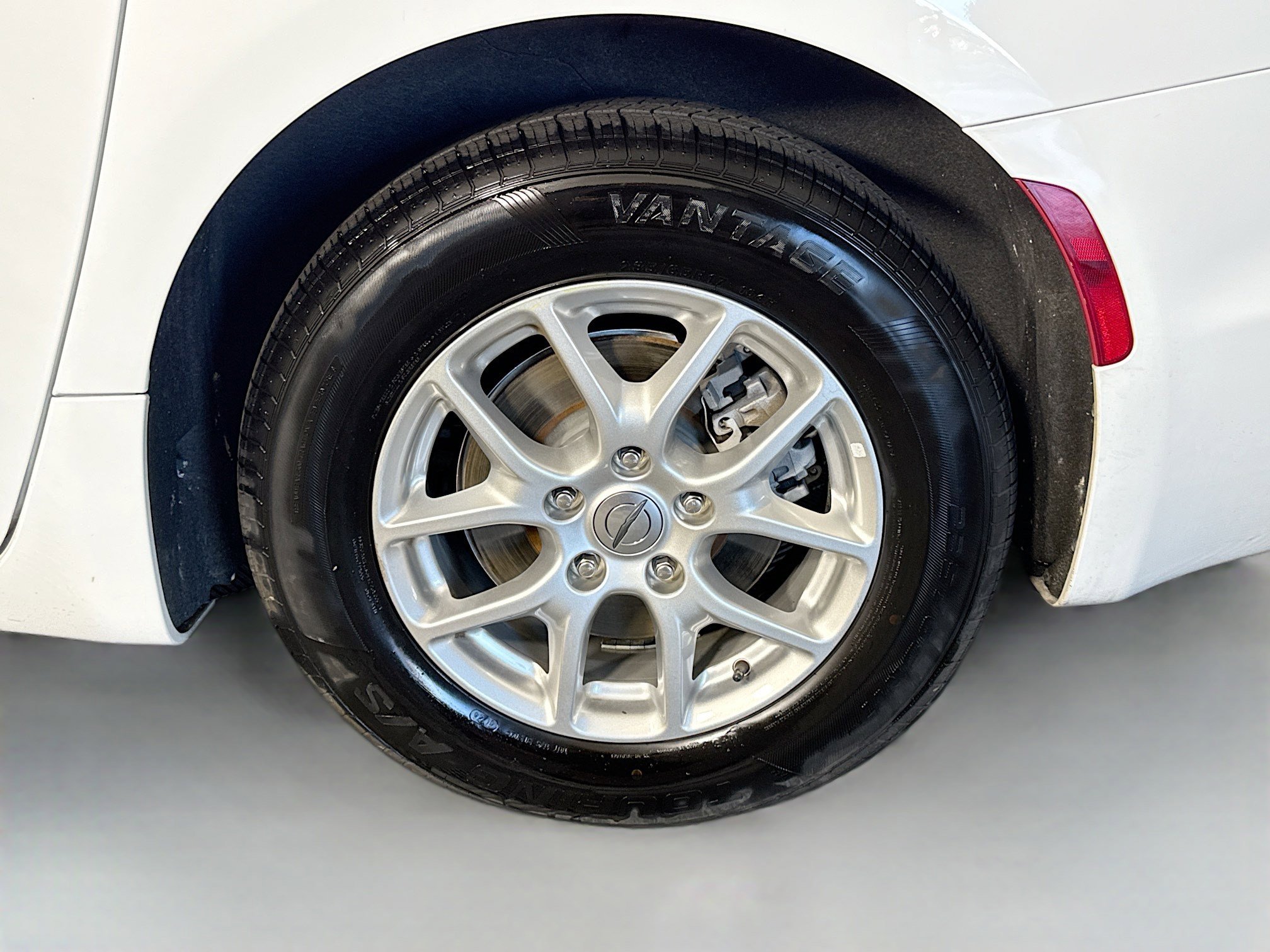 Used 2023 Chrysler Pacifica Touring-L image 37