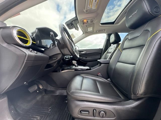 Used 2025 Chevrolet Trax ACTIV w/ Sunroof Package FWD image 2