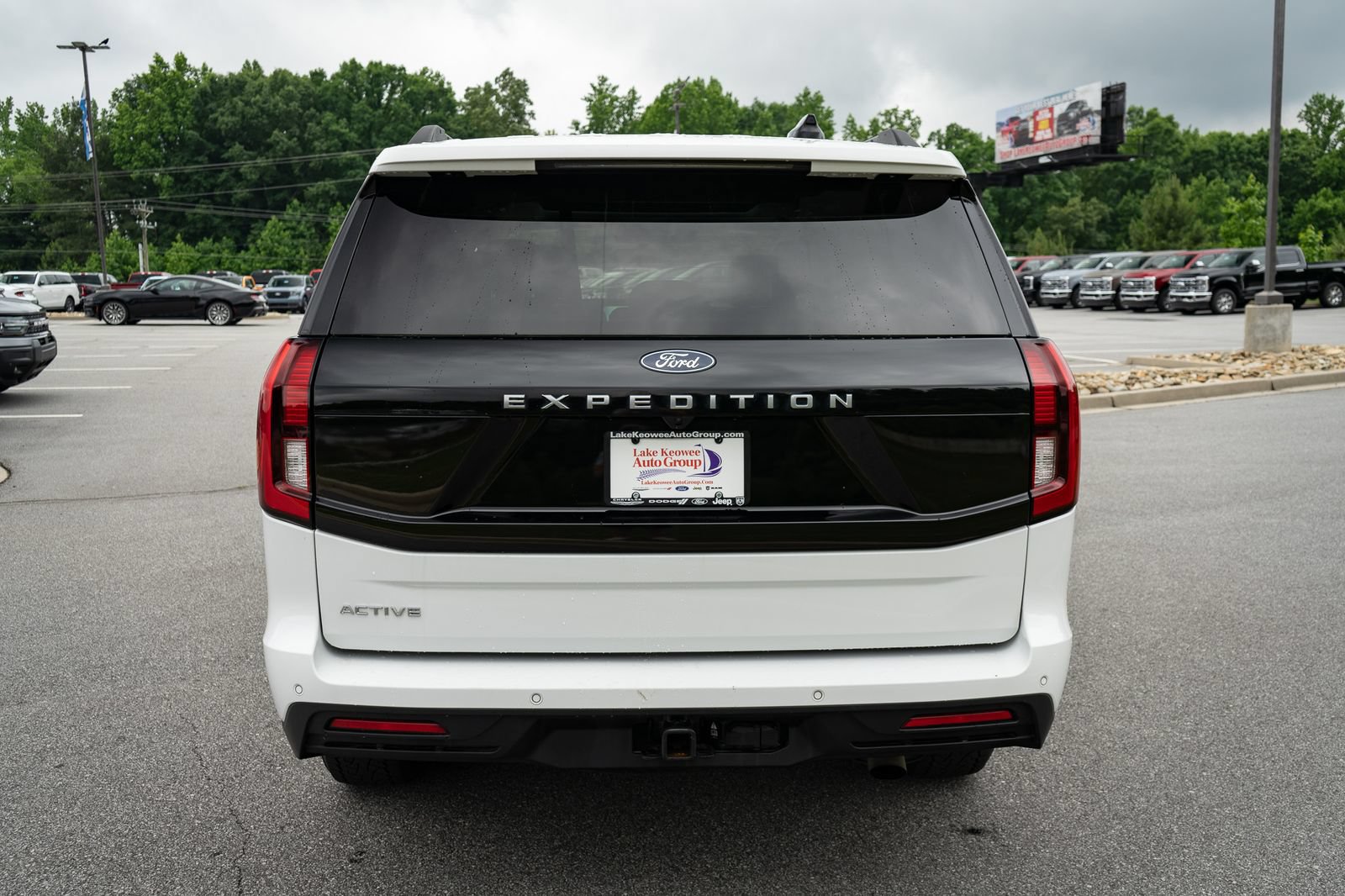 Used 2025 Ford Expedition Active AWD/4WD image 8