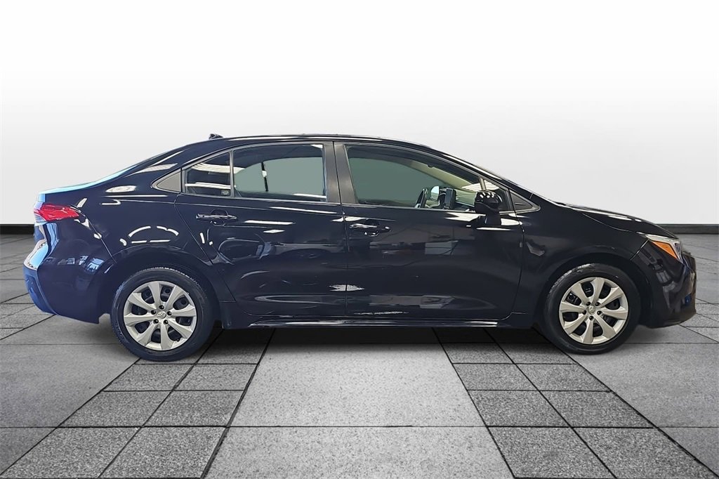 Used 2023 Toyota Corolla LE image 4