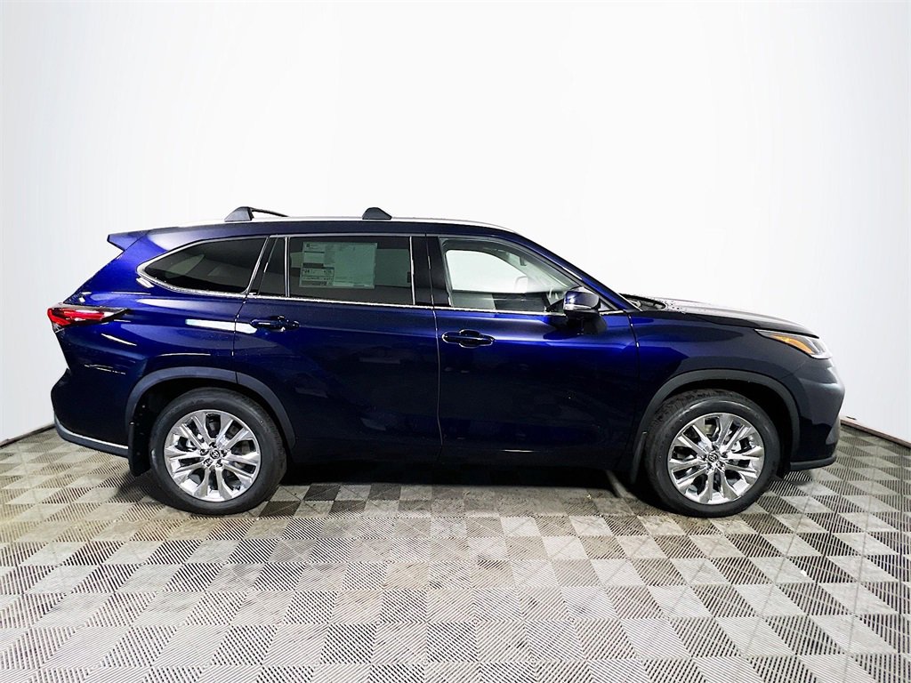 New 2026 Toyota Highlander Limited image 9