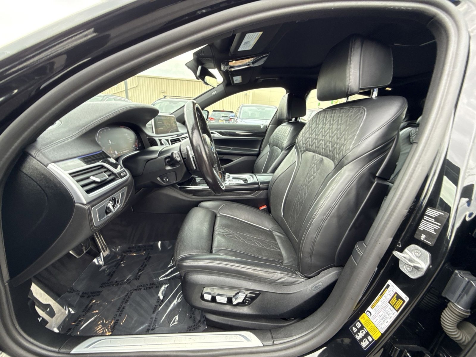 Used 2022 BMW 740i xDrive w/ M Sport Package AWD/4WD image 13
