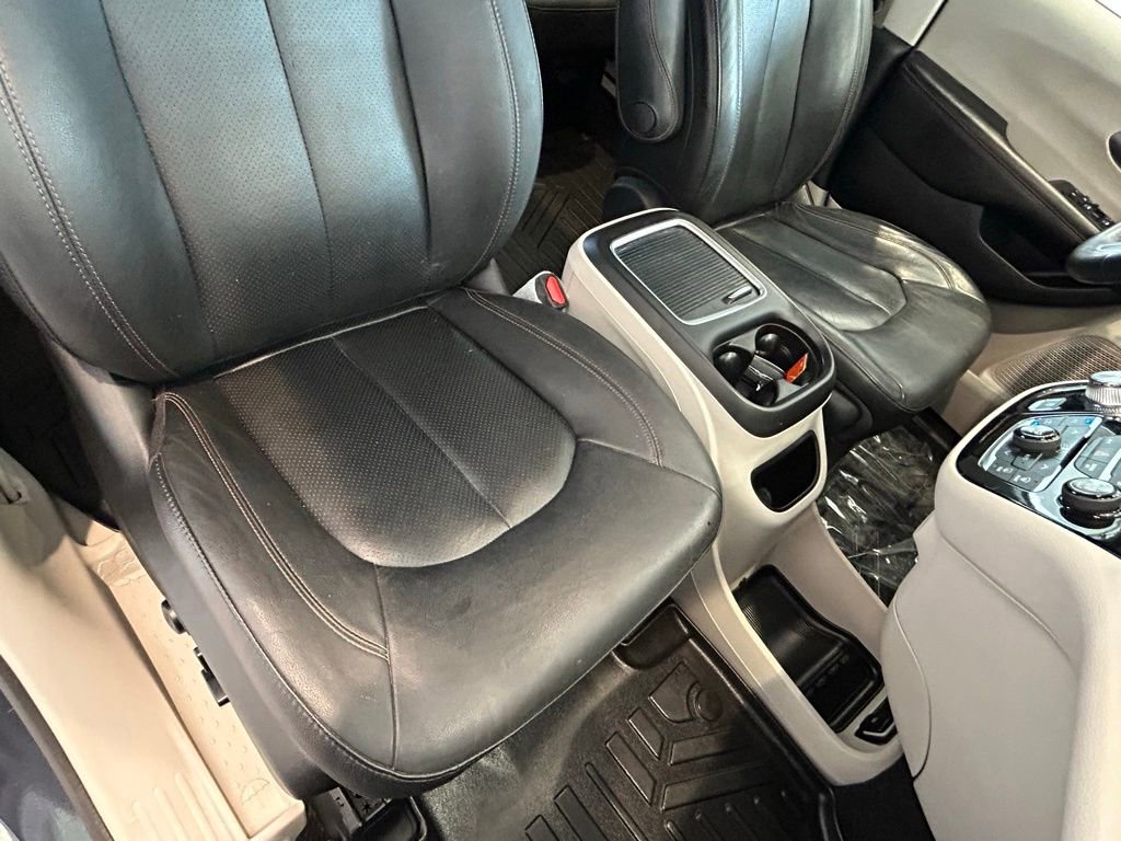 Used 2020 Chrysler Pacifica Touring-L Plus FWD image 37