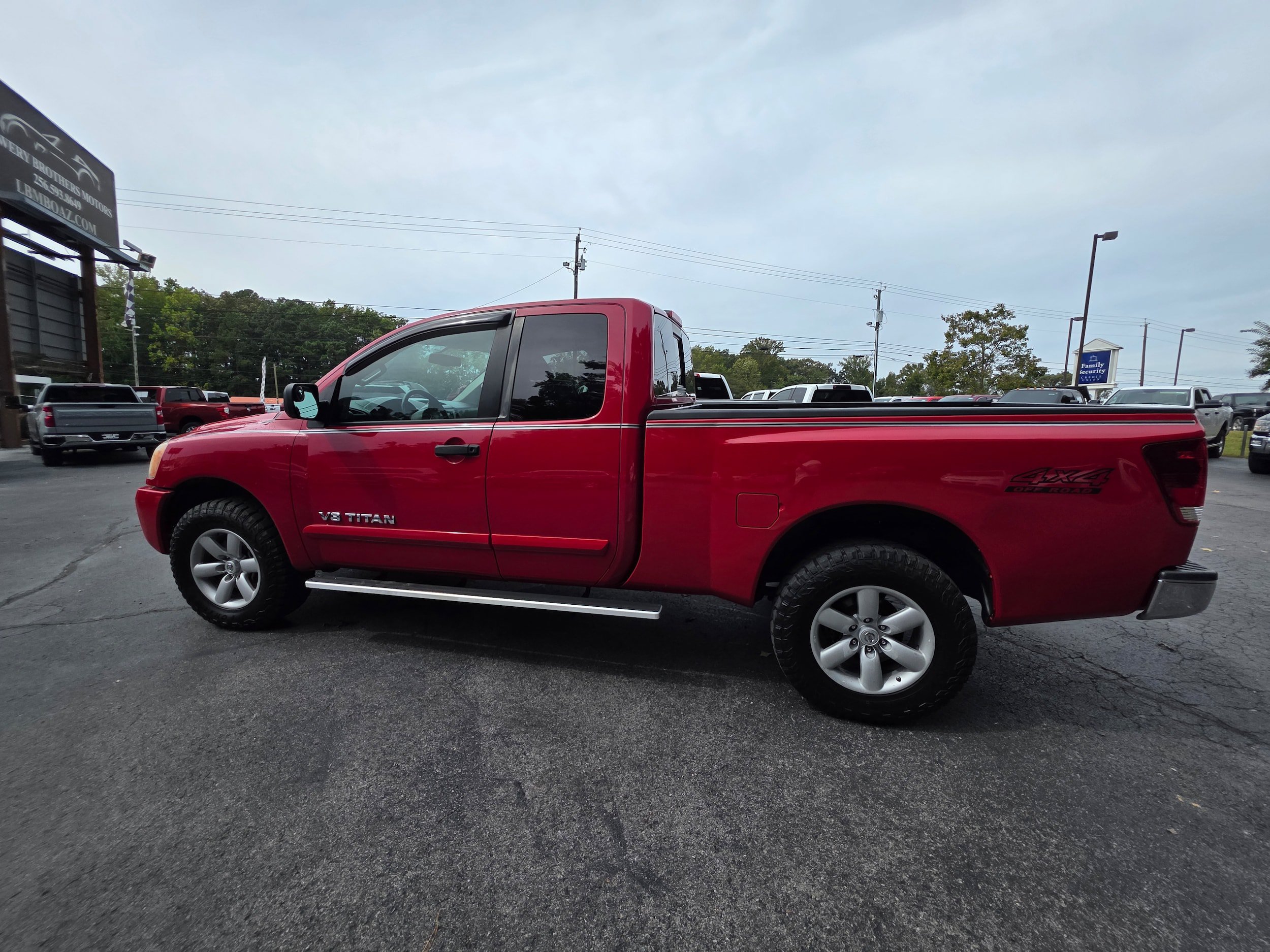 Used 2012 Nissan Titan SV w/ SV Value Truck Pkg AWD/4WD image 8