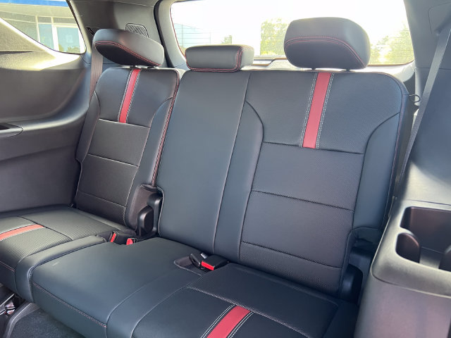 New 2027 Chevrolet Traverse RS w/ LPO, Floor Liner Package AWD/4WD image 7