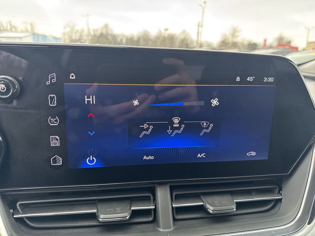 Used 2025 Chevrolet Trax LT w/ LT Convenience Package image 19