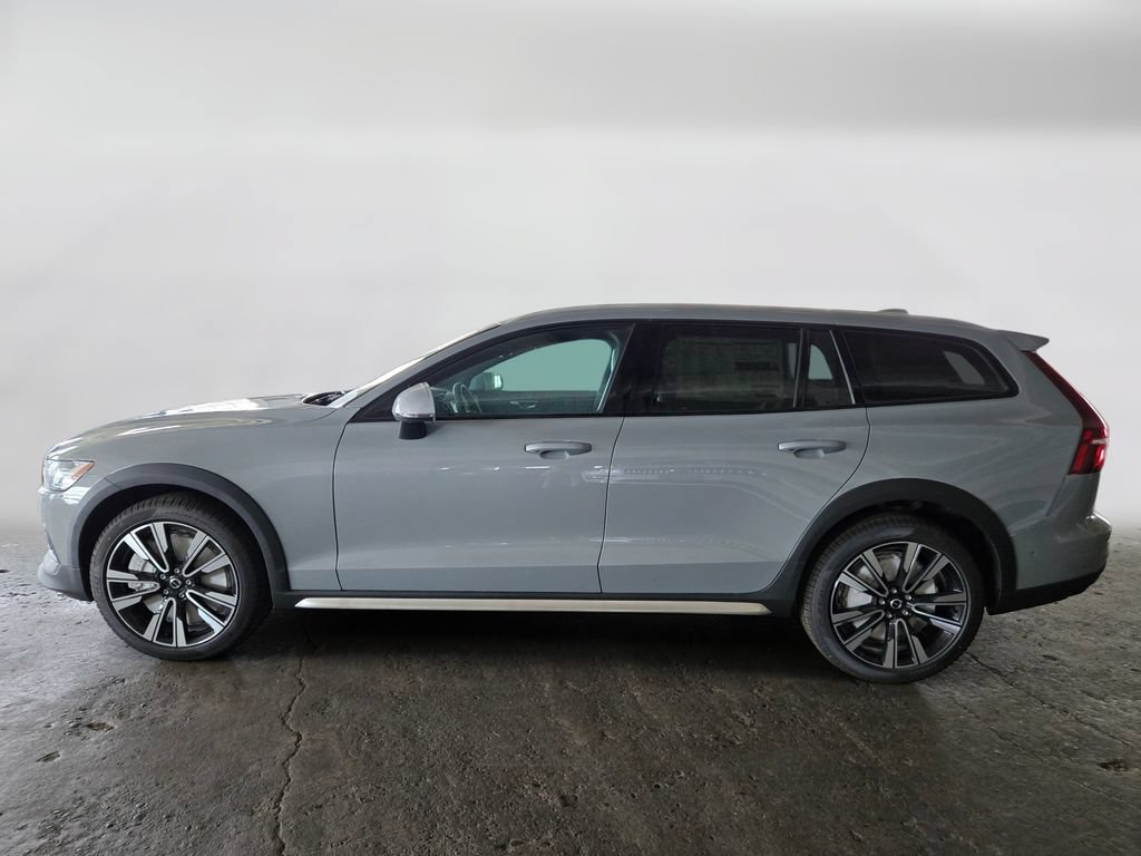 New 2026 Volvo V60 B5 Cross Country Ultra w/ Climate Package AWD/4WD image 2