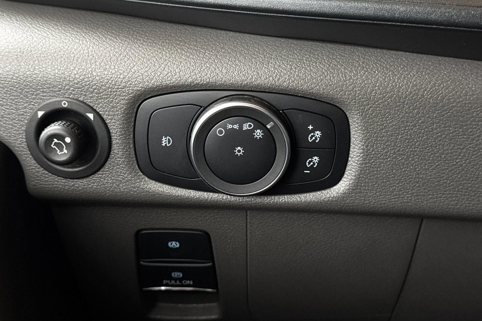 Used 2025 Ford Transit 250 148 Medium Roof w/ Load Area Protection Package image 28