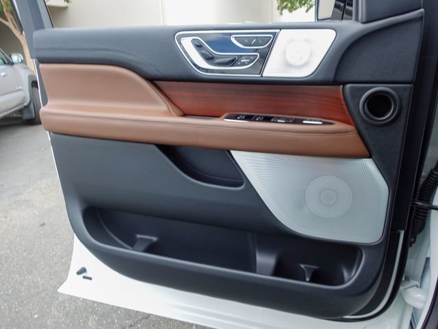 Used 2022 Lincoln Navigator Reserve AWD/4WD image 17