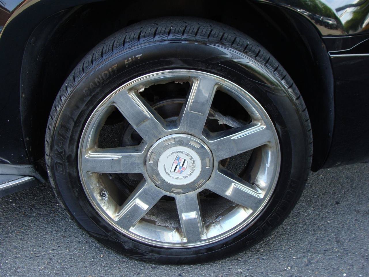 Used 2012 Cadillac Escalade ESV Luxury AWD/4WD image 36