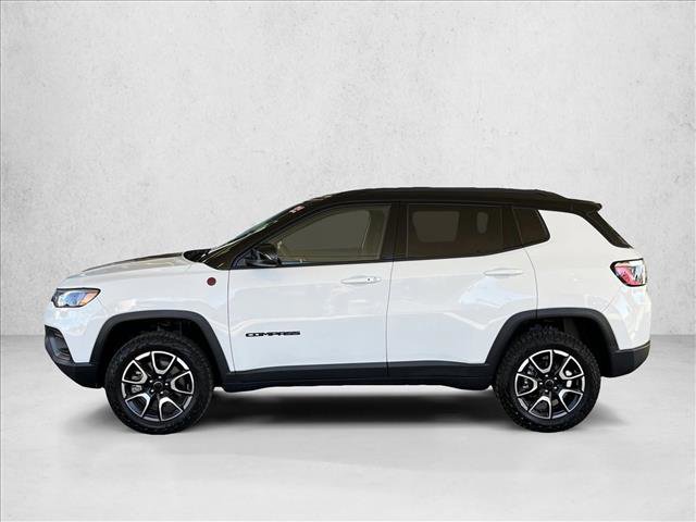 Used 2025 Jeep Compass Trailhawk video 2