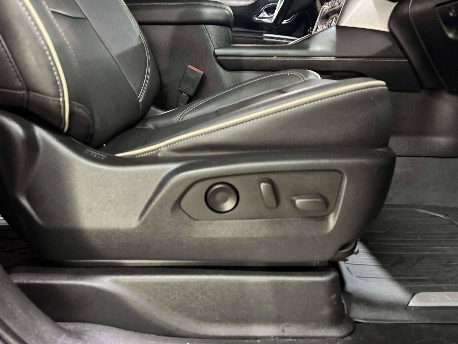Used 2022 GMC Yukon SLT w/ SLT Luxury Package AWD/4WD image 42