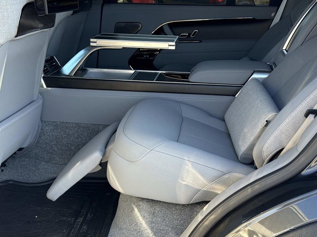 New 2025 Land Rover Range Rover SV image 21