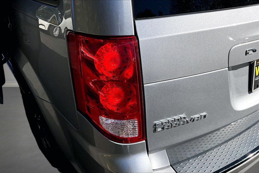 Used 2020 Dodge Grand Caravan SXT w/ Driver Convenience Group FWD image 22