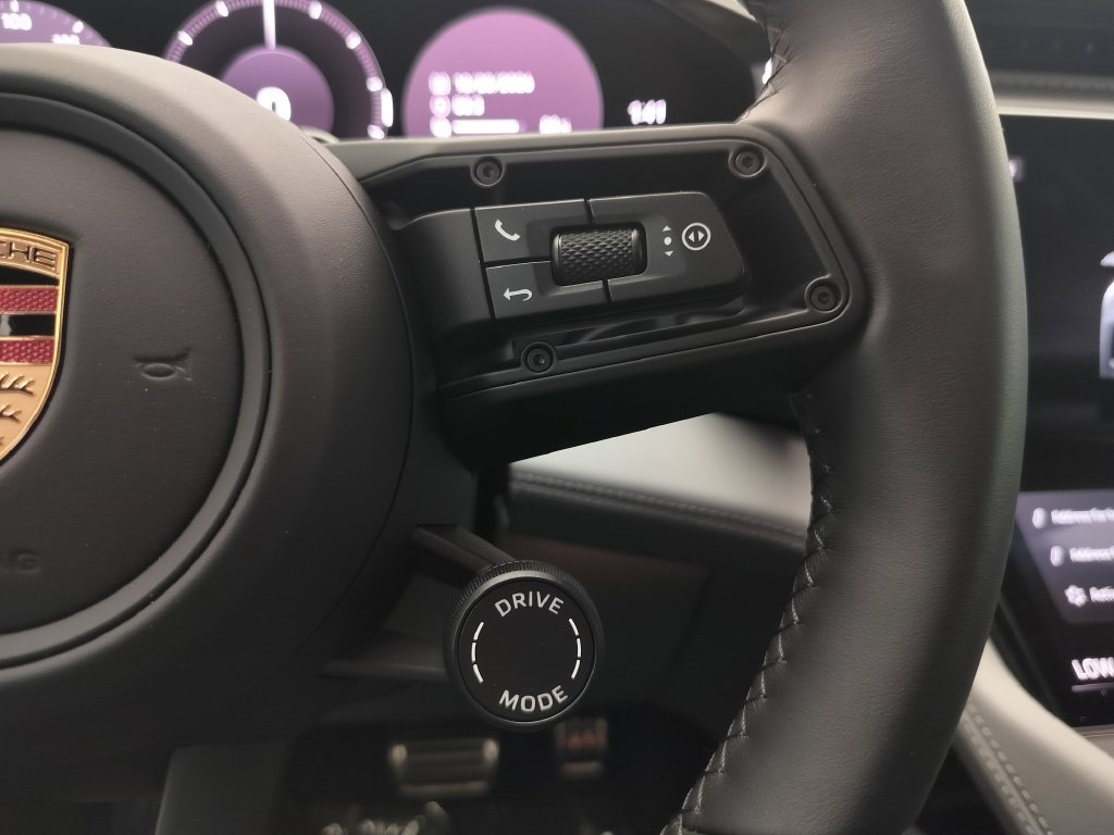 New 2026 Porsche Cayenne Electric AWD/4WD image 9