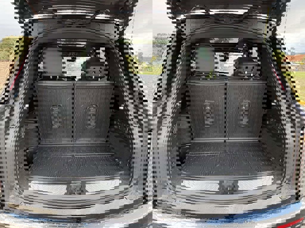 New 2026 Cadillac Vistiq Luxury w/ LPO, Floor Liner Package image 27