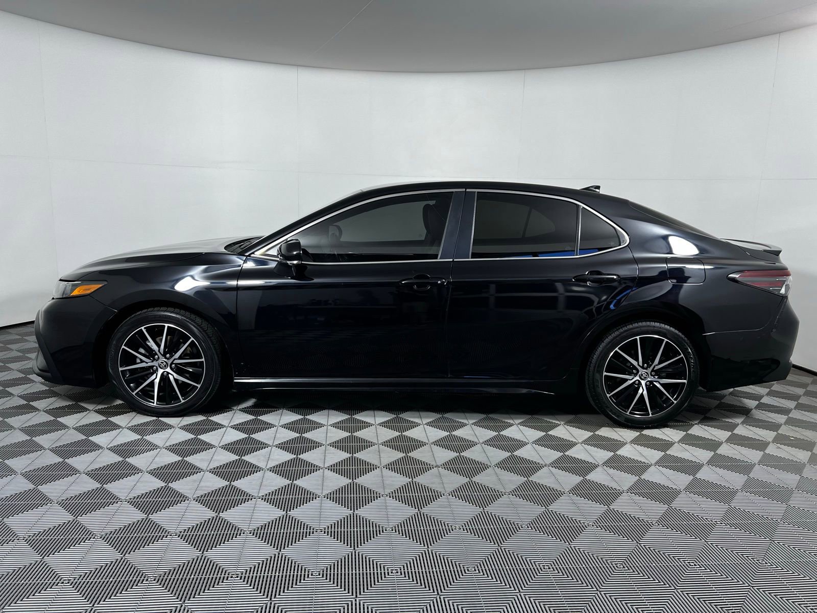 Certified 2024 Toyota Camry SE FWD image 8