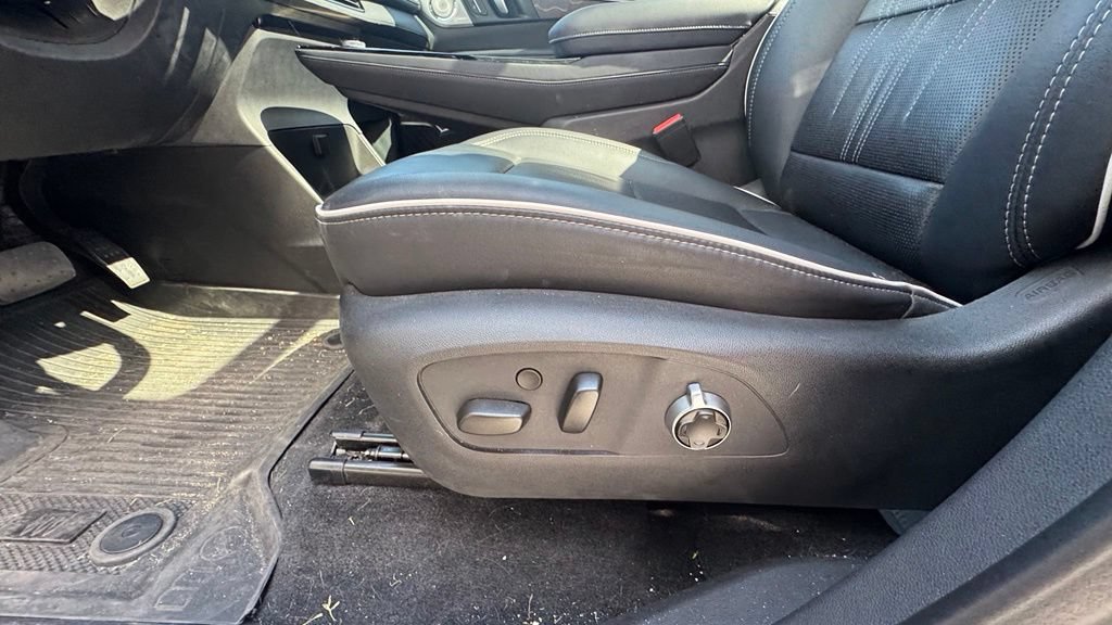 Used 2025 Buick Enclave Avenir w/ LPO, Floor Liner Package FWD image 23