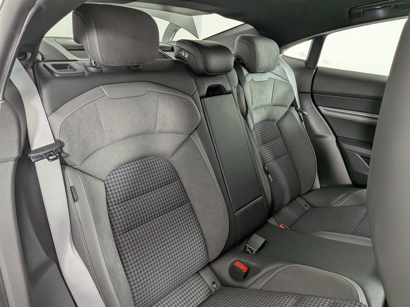 New 2025 Porsche Taycan 4S AWD/4WD image 23
