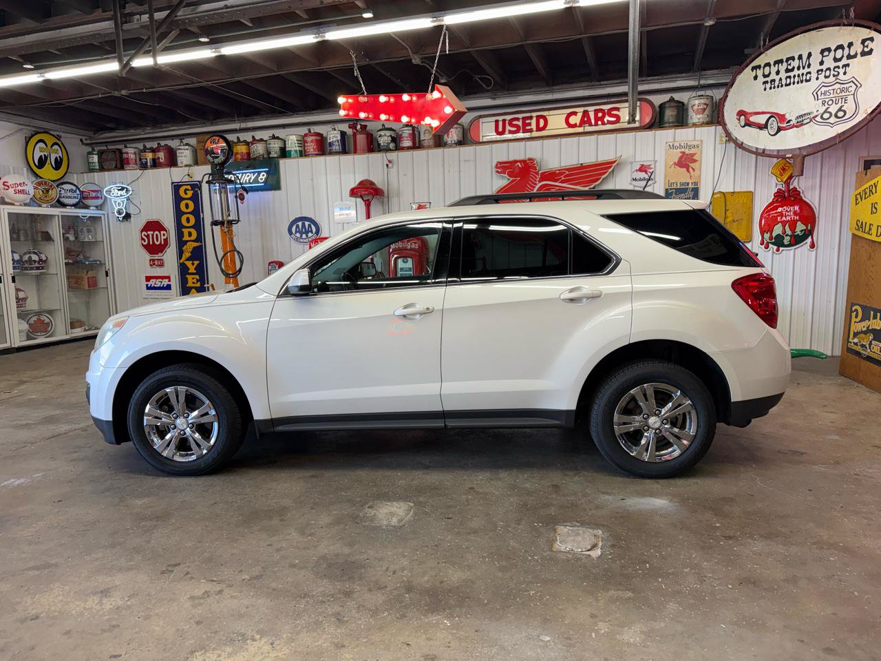 Used 2015 Chevrolet Equinox LT w/ Driver Convenience Package AWD/4WD image 2