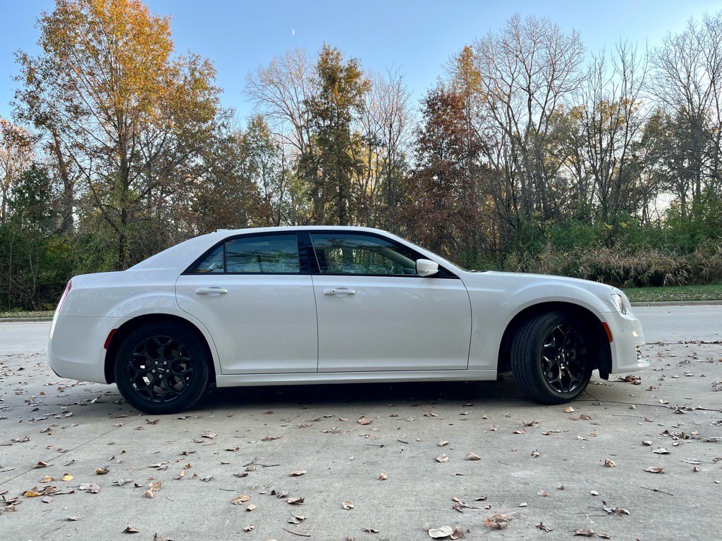 New 2023 Chrysler 300 Touring L w/ Popular Equipment Group image 4