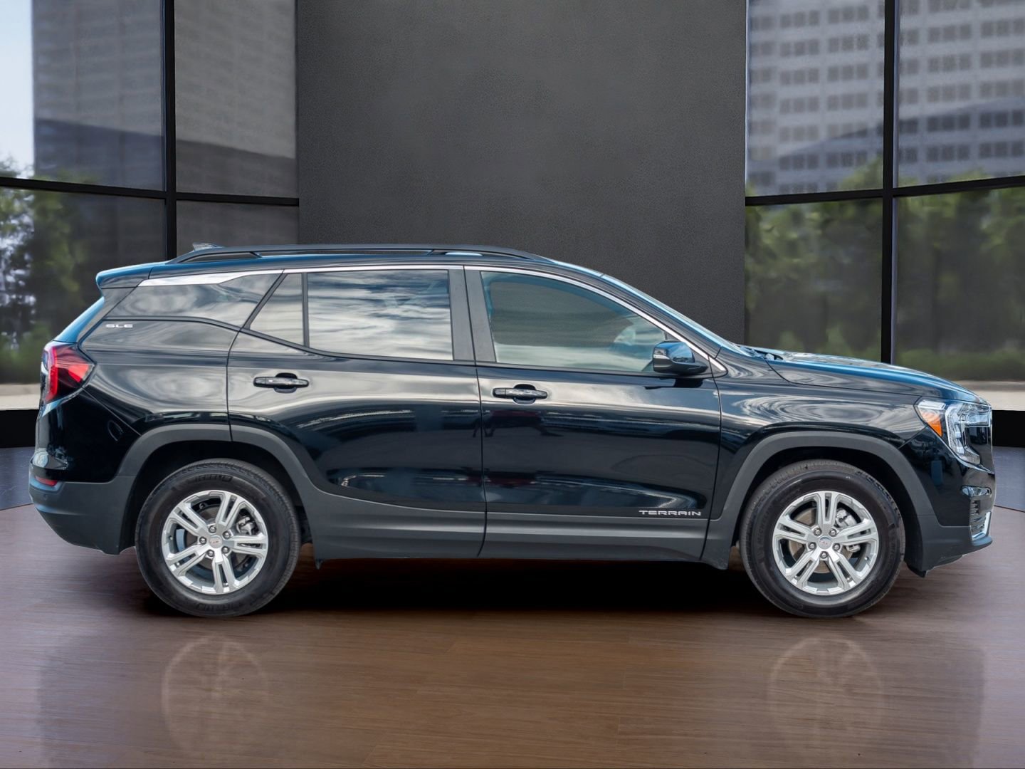 Used 2024 GMC Terrain SLE w/ Driver Convenience Package image 12