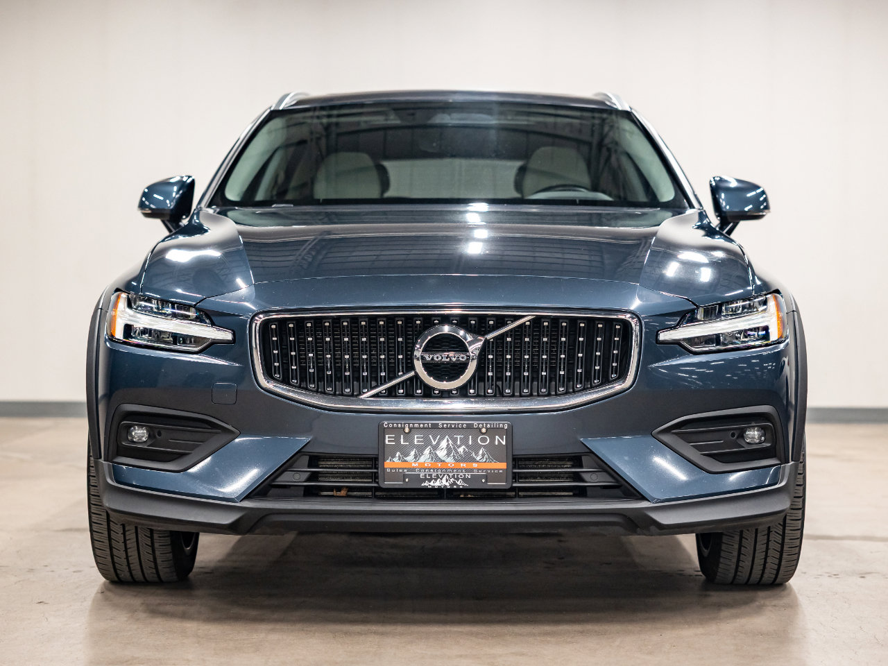 Used 2021 Volvo V60 T5 Cross Country image 11