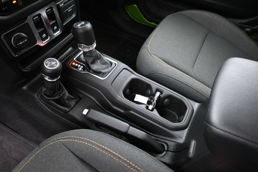 Used 2025 Jeep Wrangler Sport AWD/4WD image 21
