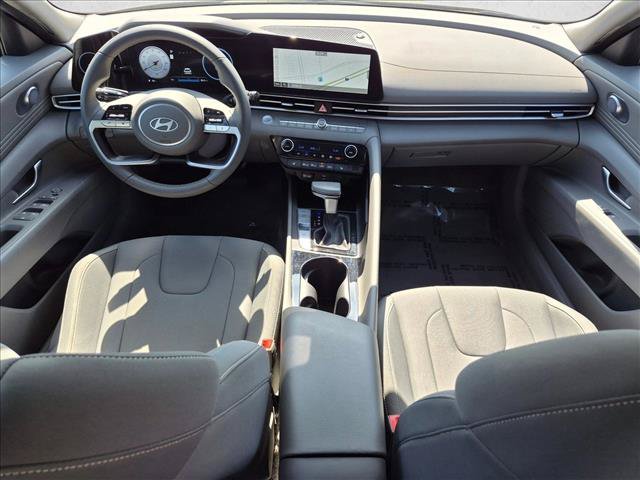 Used 2025 Hyundai Elantra SEL FWD image 18