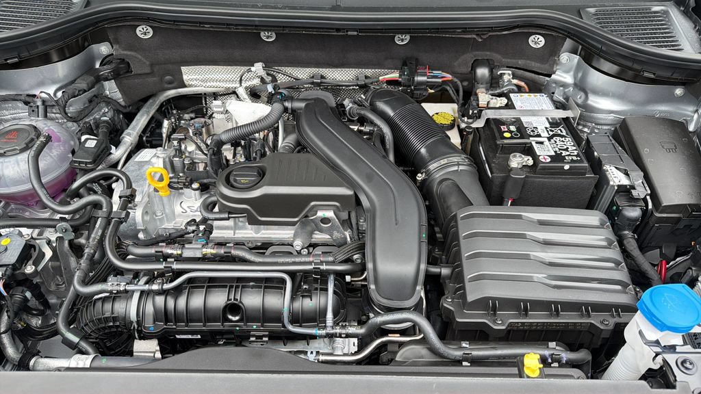 New 2026 Volkswagen Taos SE FWD image 32