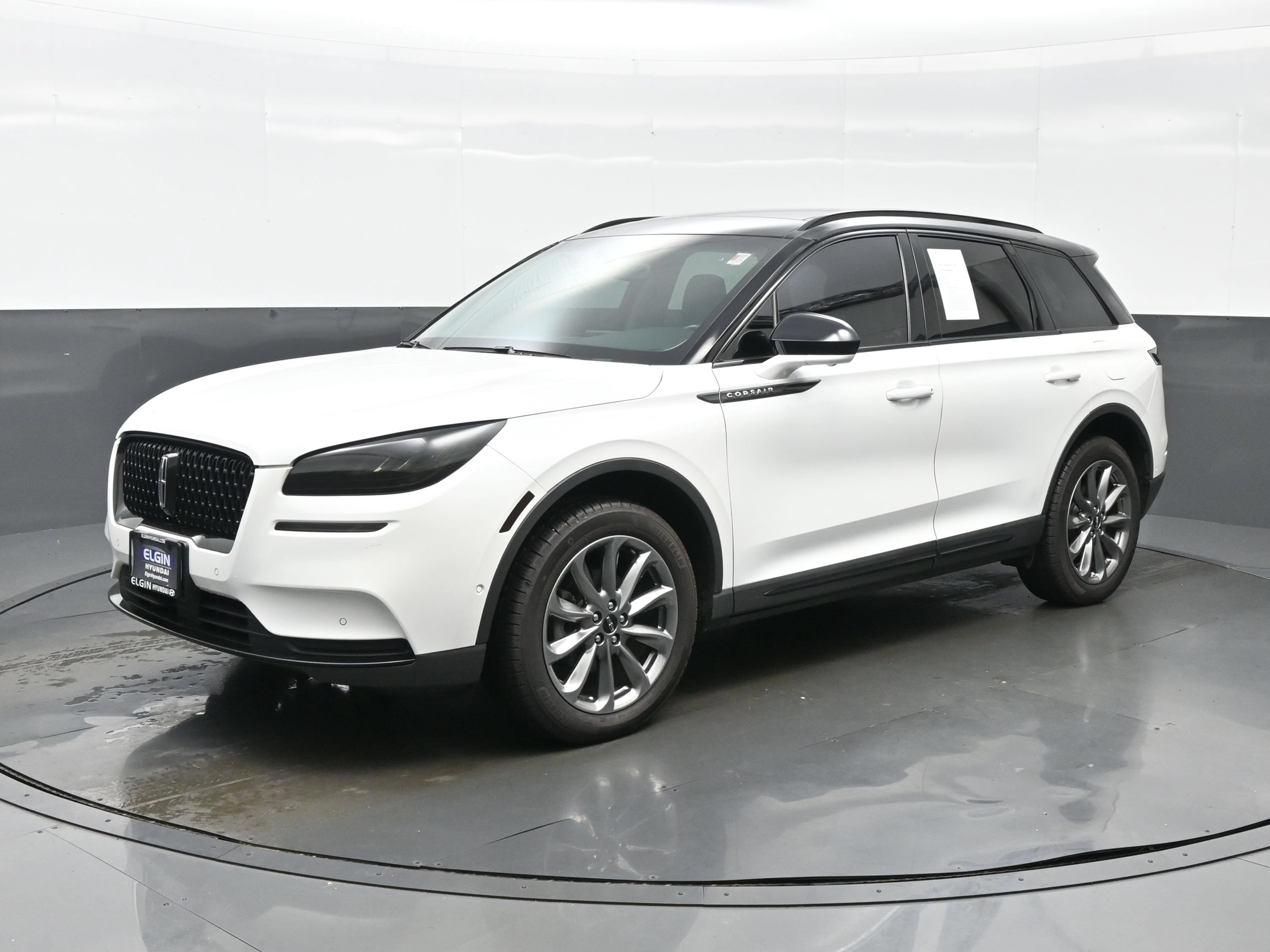 Used 2022 Lincoln Corsair AWD w/ Premium Package image 2