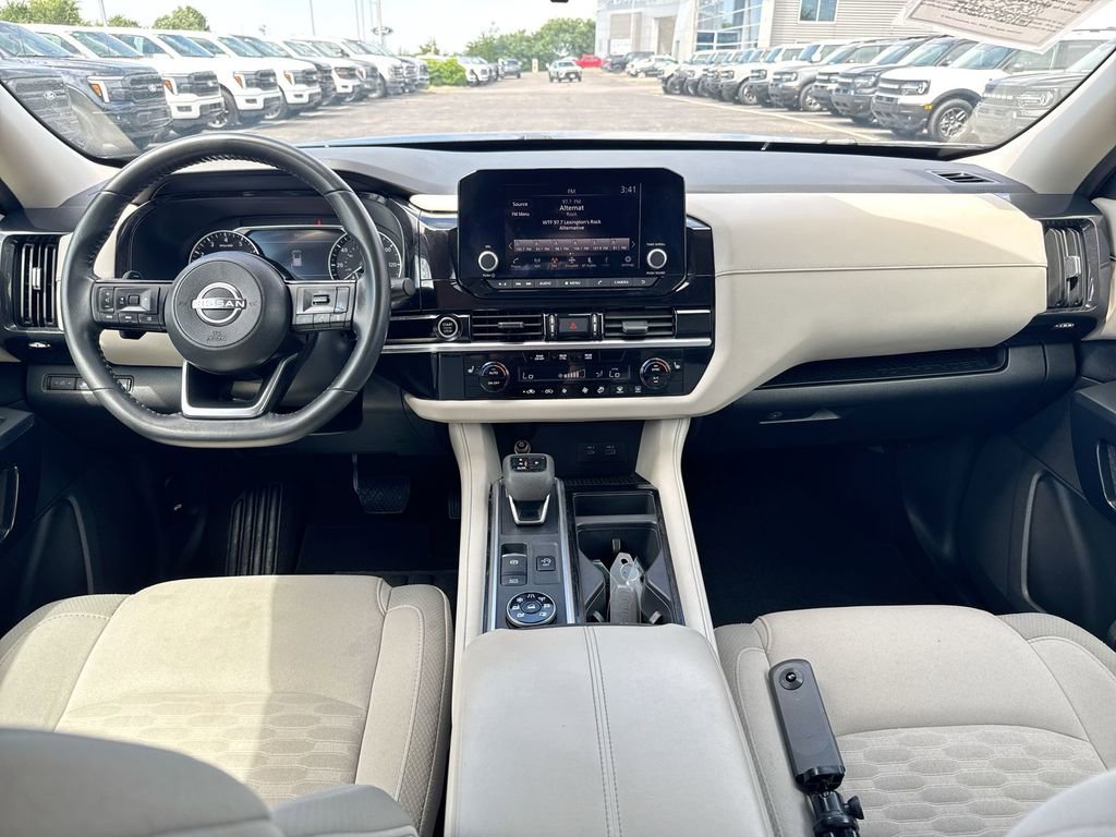 Used 2023 Nissan Pathfinder SV w/ Cargo Package AWD/4WD image 10