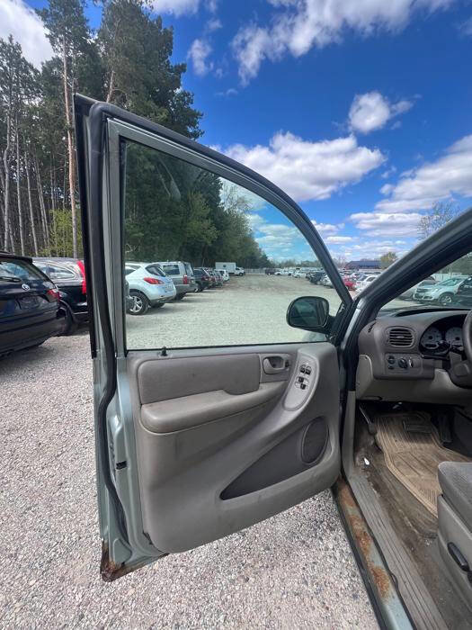 Used 2003 Dodge Caravan Sport FWD image 40