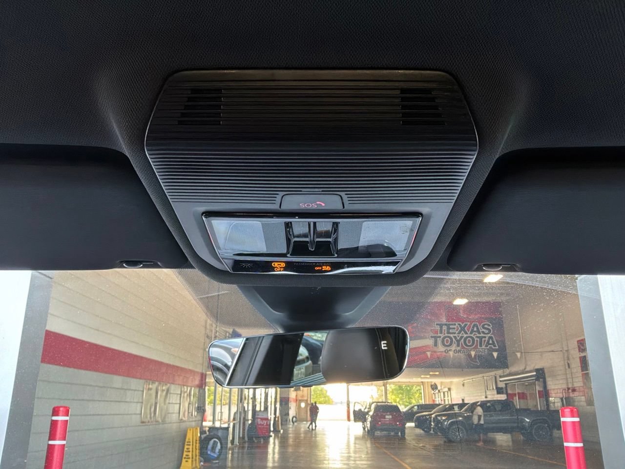 Used 2026 Volkswagen Atlas Cross Sport SE AWD/4WD image 19