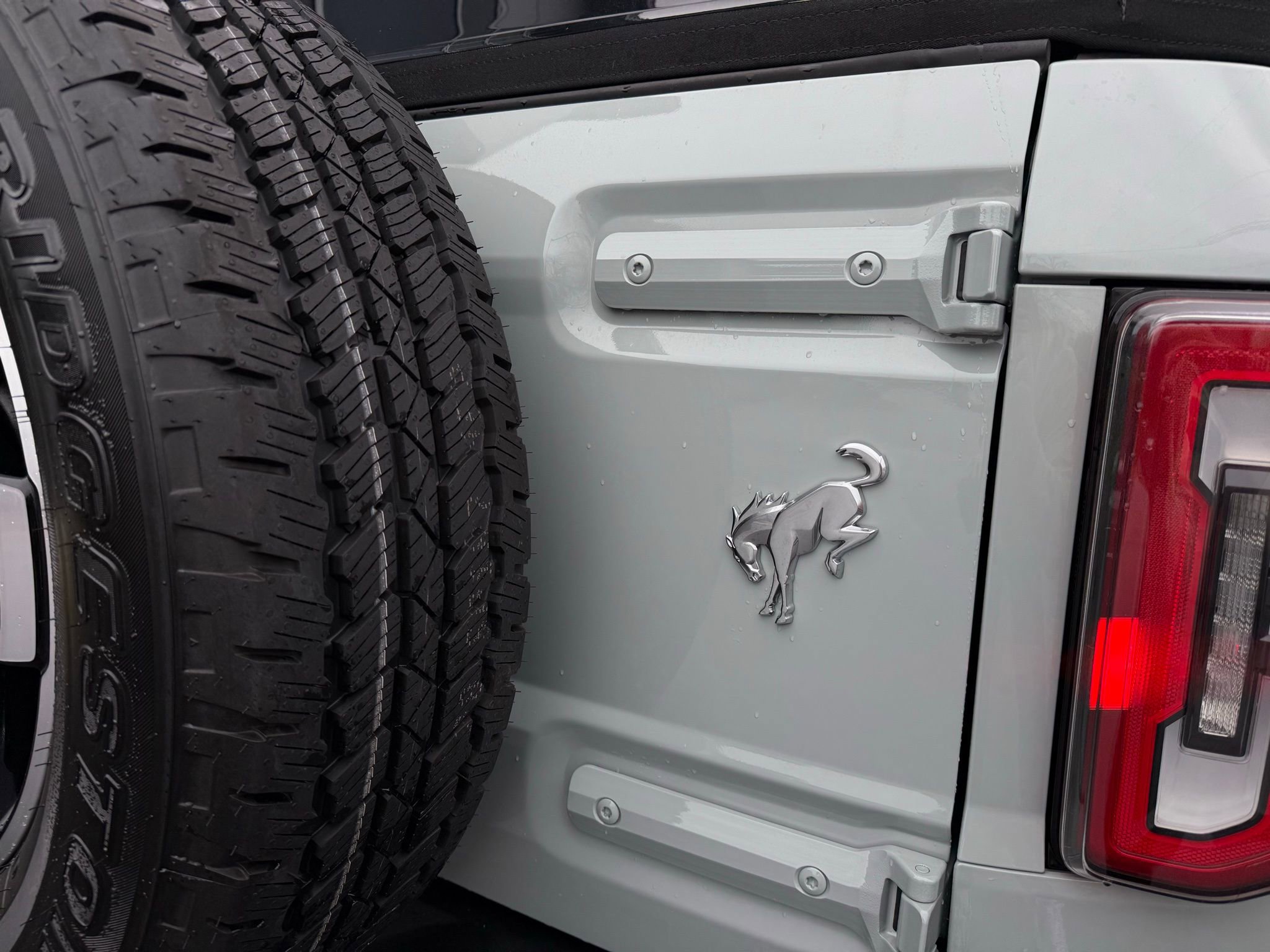 Used 2024 Ford Bronco Outer Banks image 11