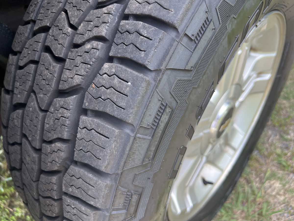 Used 2012 Chevrolet Avalanche LT w/ Suspension Package, Off-Road image 16