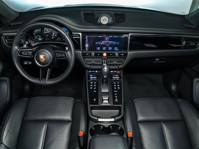 Certified 2025 Porsche Macan image 18