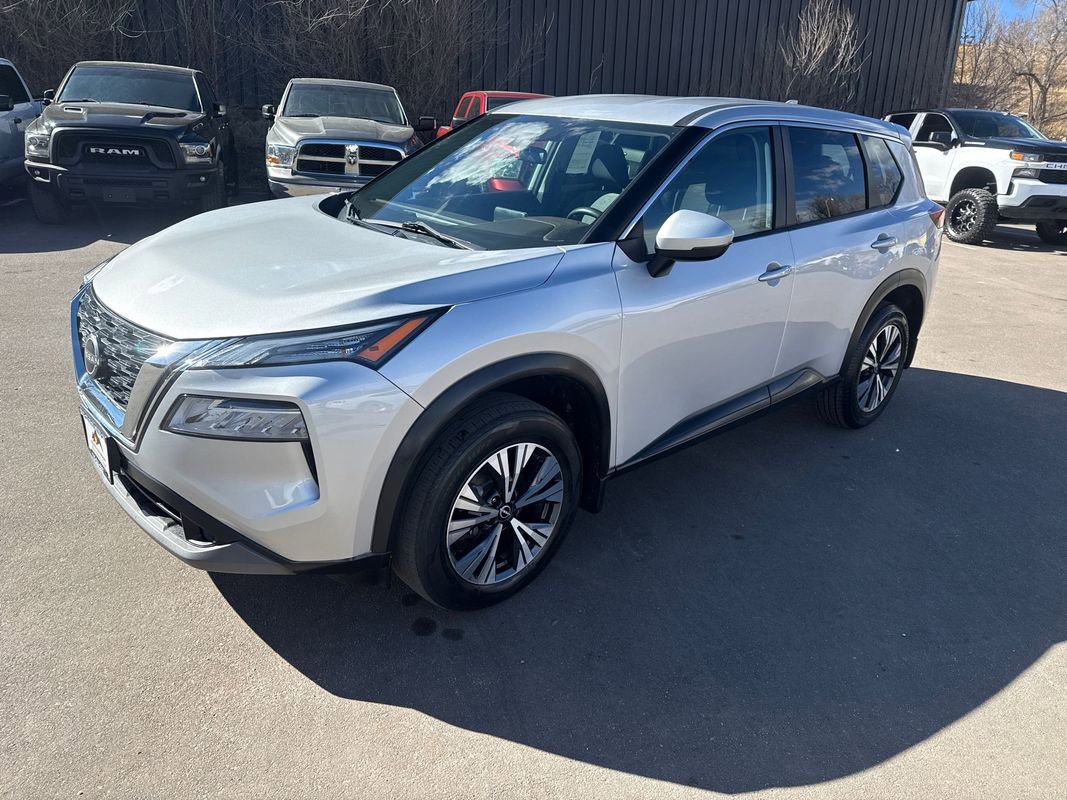 Used 2022 Nissan Rogue SV image 3