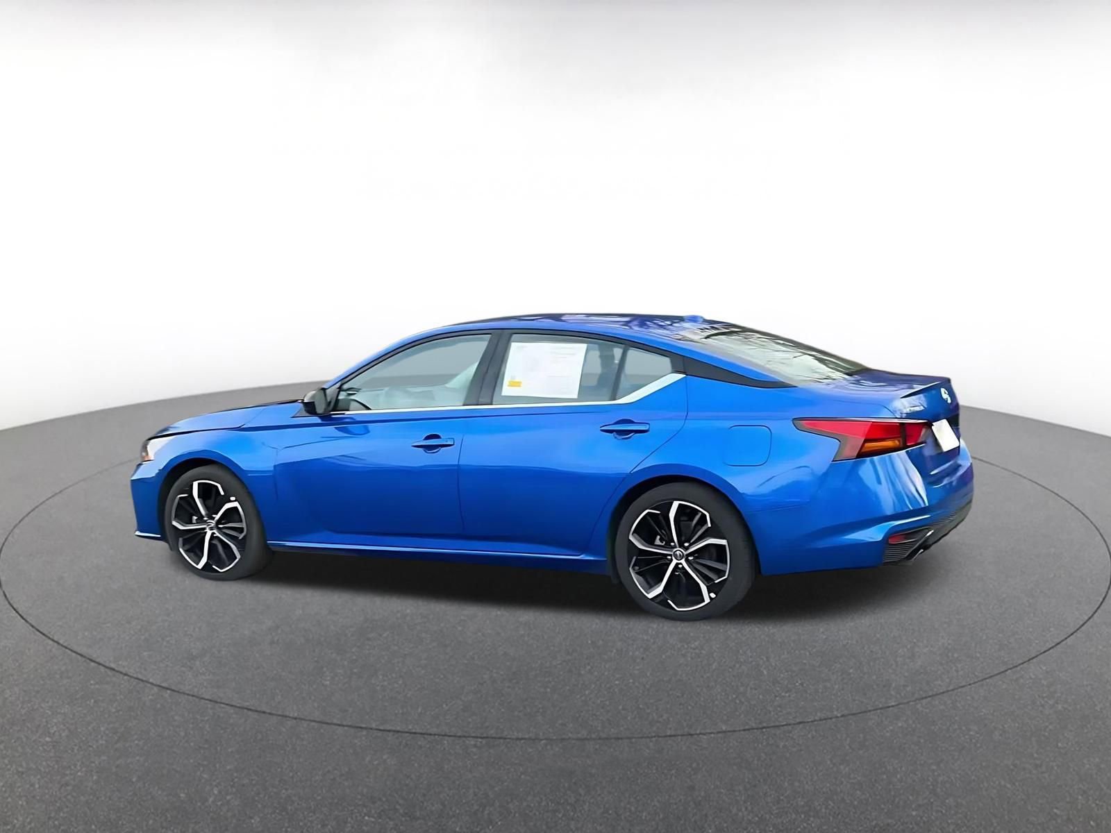 Used 2025 Nissan Altima 2.5 SR image 9